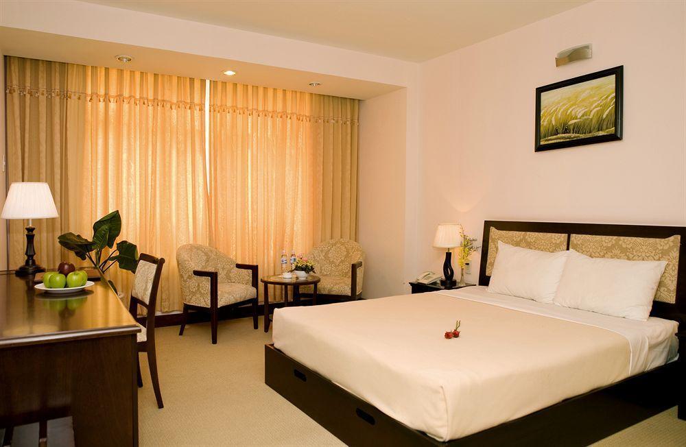 Dong Kinh A Hotel โฮจิมินห์ซิตี้ ภายนอก รูปภาพ