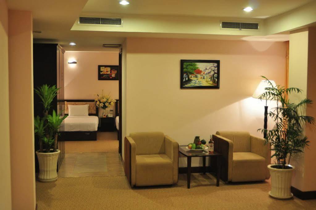 Dong Kinh A Hotel โฮจิมินห์ซิตี้ ภายนอก รูปภาพ