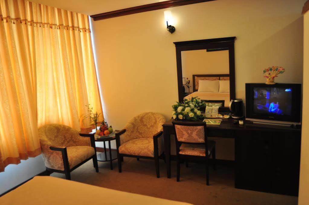 Dong Kinh A Hotel โฮจิมินห์ซิตี้ ภายนอก รูปภาพ